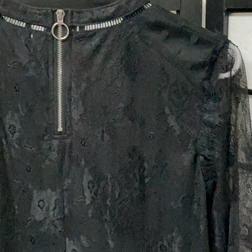Sheer Lace Long-Sleeve Blouse - Black - Picture 5 of 10